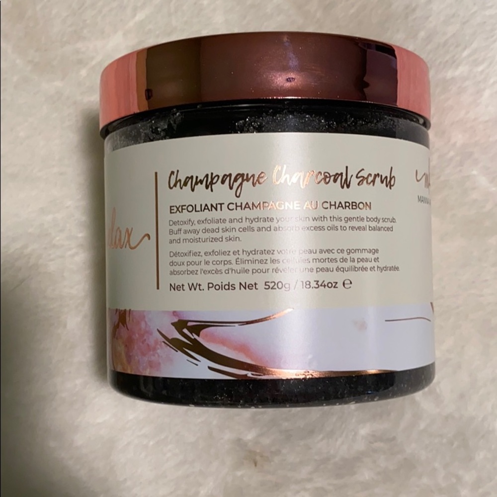 Manna Kadar Champagne Charcoal Body Scrub